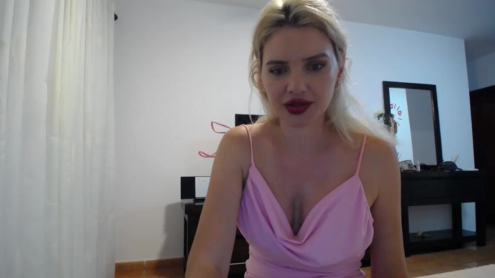 Gallery image thumbnail from Klarita_'s myfreecams stream on, 06/05/2024, 22:00 image 15 of 20