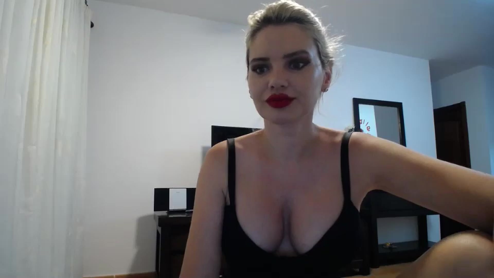 Gallery image thumbnail from Klarita_'s myfreecams stream on, 06/06/2024, 21:00 image 18 of 20
