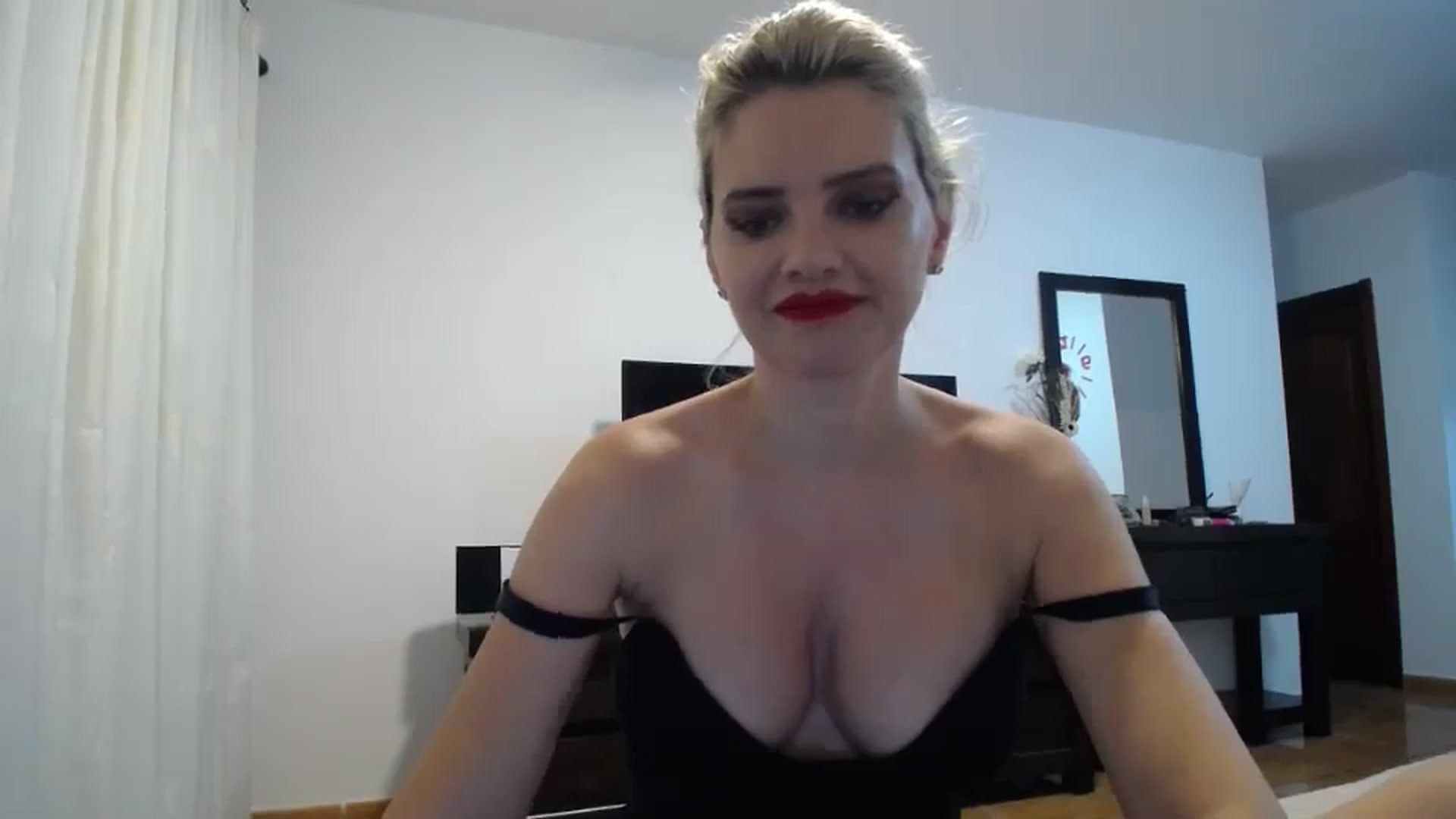 Gallery image thumbnail from Klarita_'s myfreecams stream on, 06/06/2024, 21:00 image 20 of 20