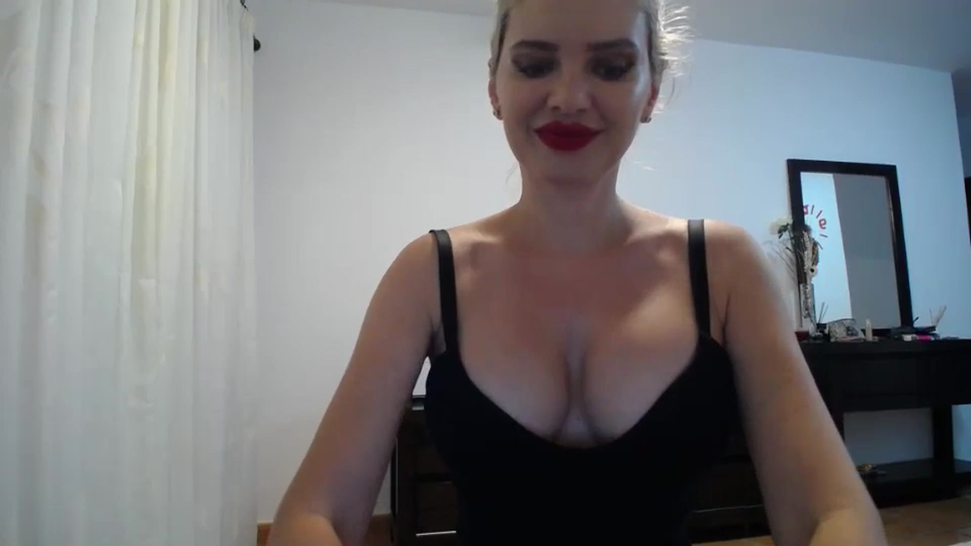 Gallery image thumbnail from Klarita_'s myfreecams stream on, 06/06/2024, 21:00 image 16 of 20
