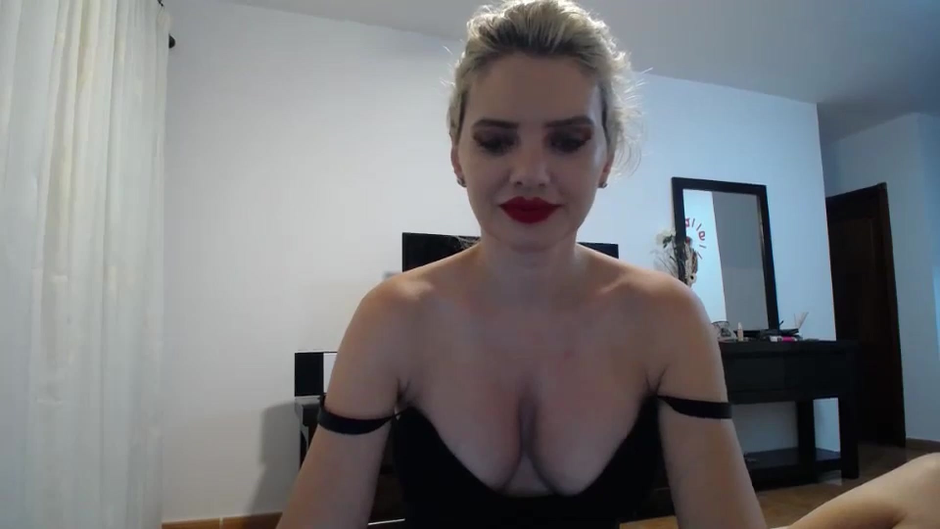 Gallery image thumbnail from Klarita_'s myfreecams stream on, 06/06/2024, 21:18 image 3 of 20