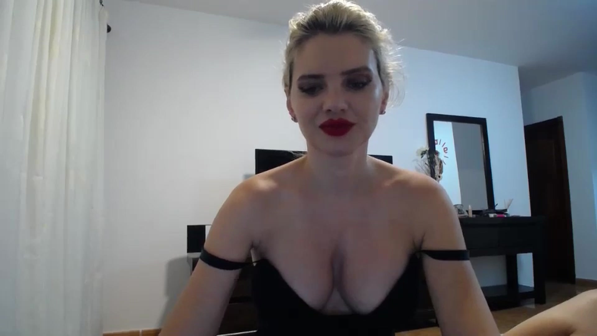 Gallery image thumbnail from Klarita_'s myfreecams stream on, 06/06/2024, 21:18 image 4 of 20