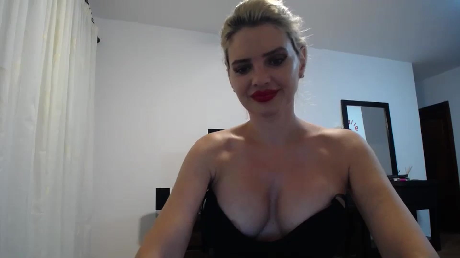 Gallery image thumbnail from Klarita_'s myfreecams stream on, 06/06/2024, 22:14 image 10 of 20