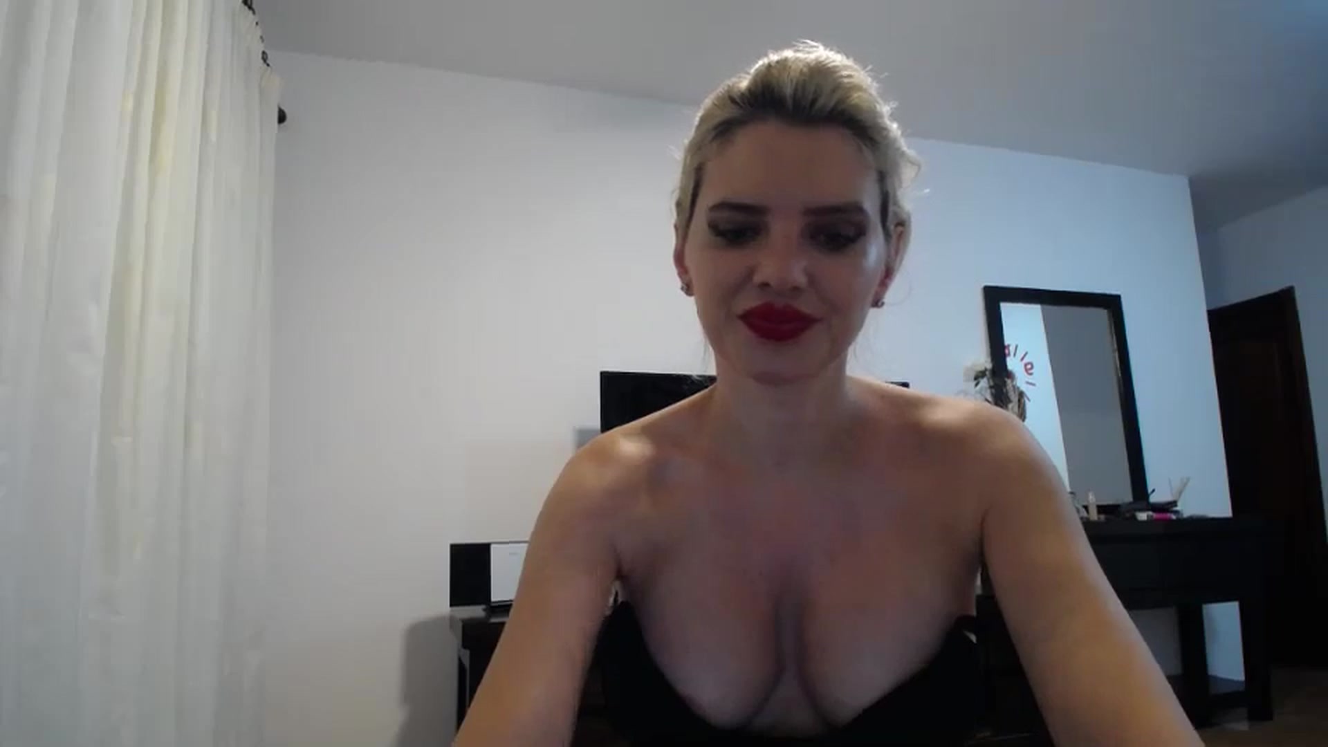 Gallery image thumbnail from Klarita_'s myfreecams stream on, 06/06/2024, 22:14 image 11 of 20