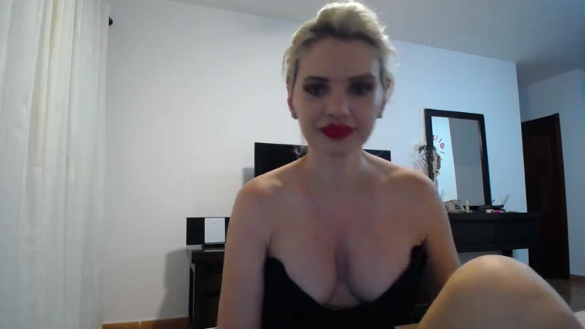 Gallery image thumbnail from Klarita_'s myfreecams stream on, 06/06/2024, 22:14 image 13 of 20
