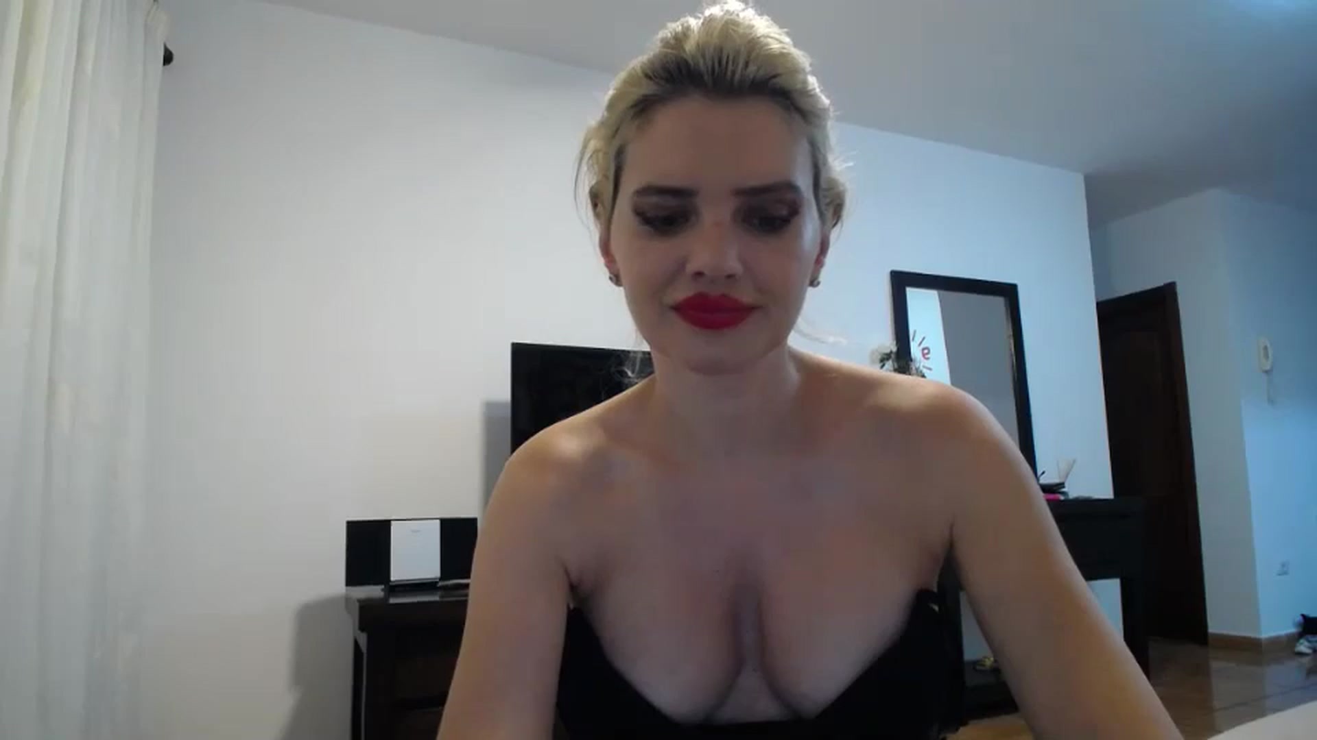 Gallery image thumbnail from Klarita_'s myfreecams stream on, 06/06/2024, 22:39 image 20 of 20