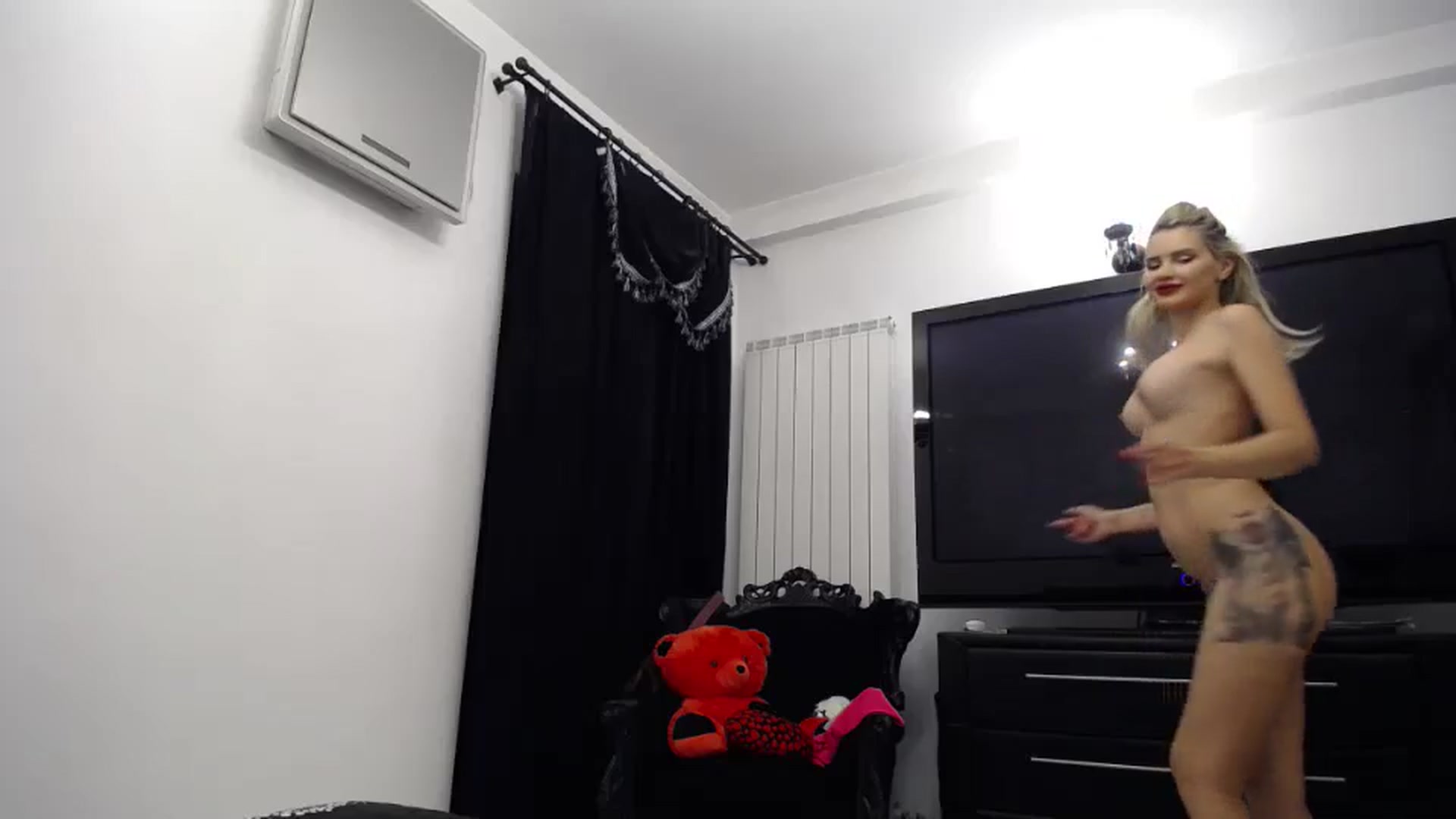 Gallery image thumbnail from Klarita_'s myfreecams stream on, 06/11/2024, 21:54 image 17 of 20