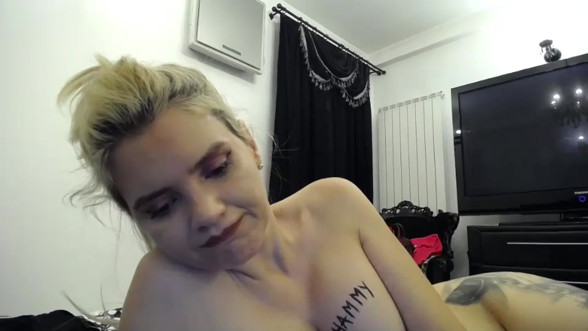 Gallery image thumbnail from Klarita_'s myfreecams stream on, 06/12/2024, 23:14 image 16 of 20