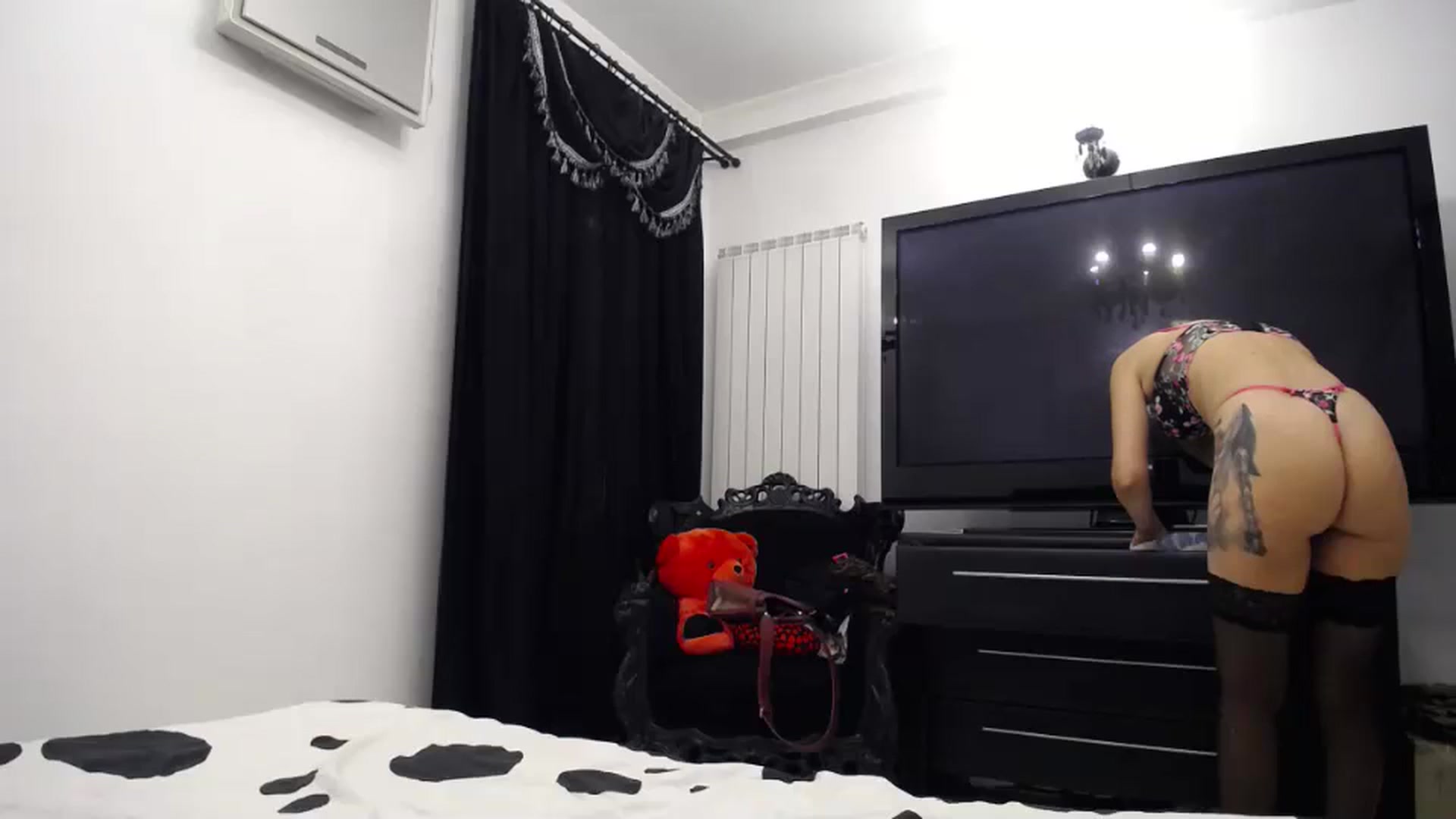 Gallery image thumbnail from Klarita_'s myfreecams stream on, 06/13/2024, 20:34 image 7 of 20