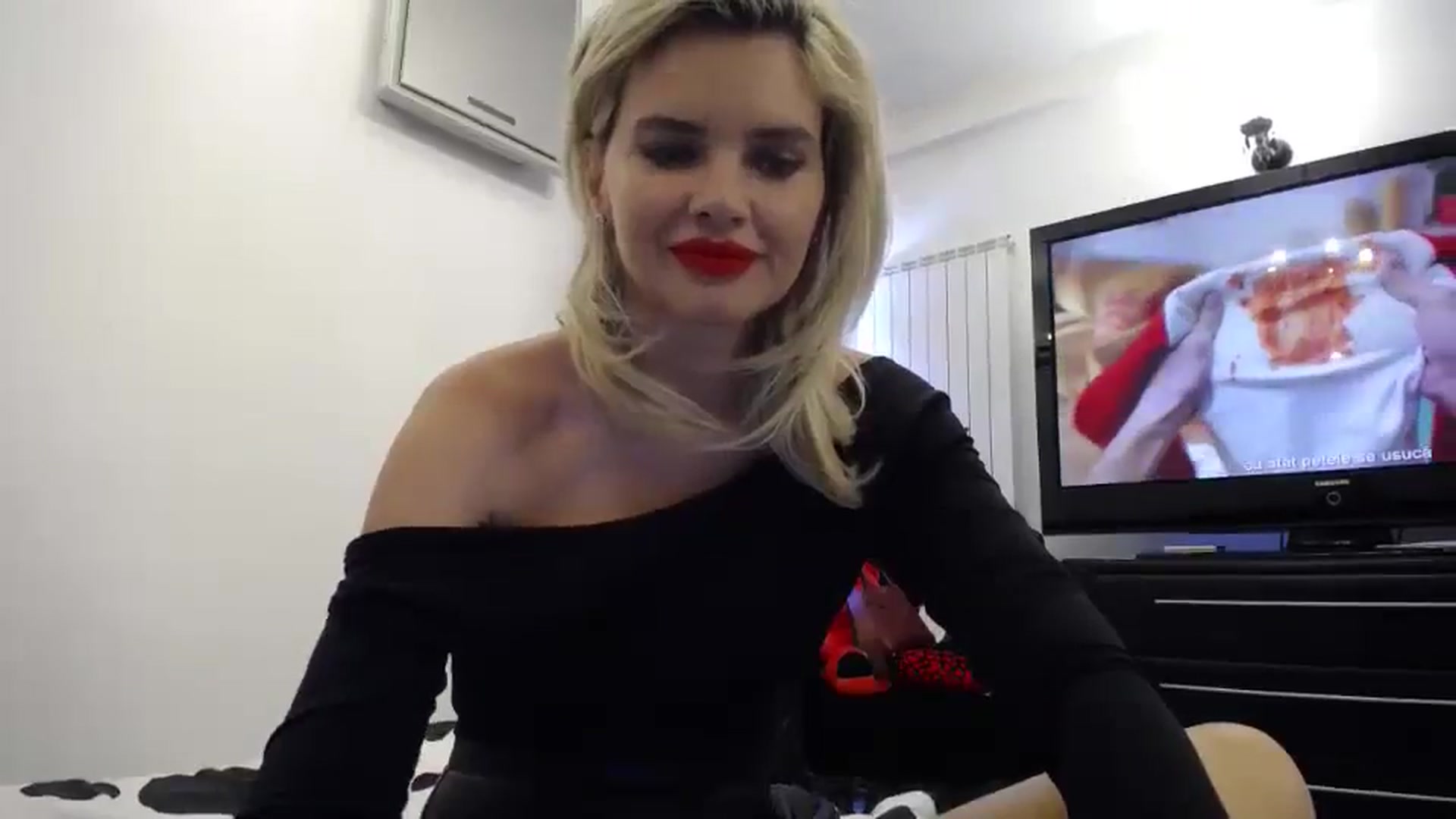 Gallery image thumbnail from Klarita_'s myfreecams stream on, 06/14/2024, 15:20 image 3 of 20