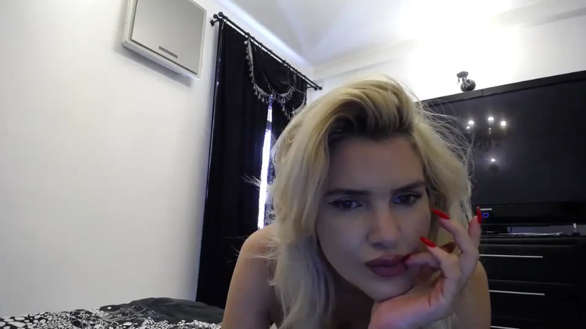 Gallery image thumbnail from Klarita_'s myfreecams stream on, 06/15/2024, 15:43 image 18 of 20