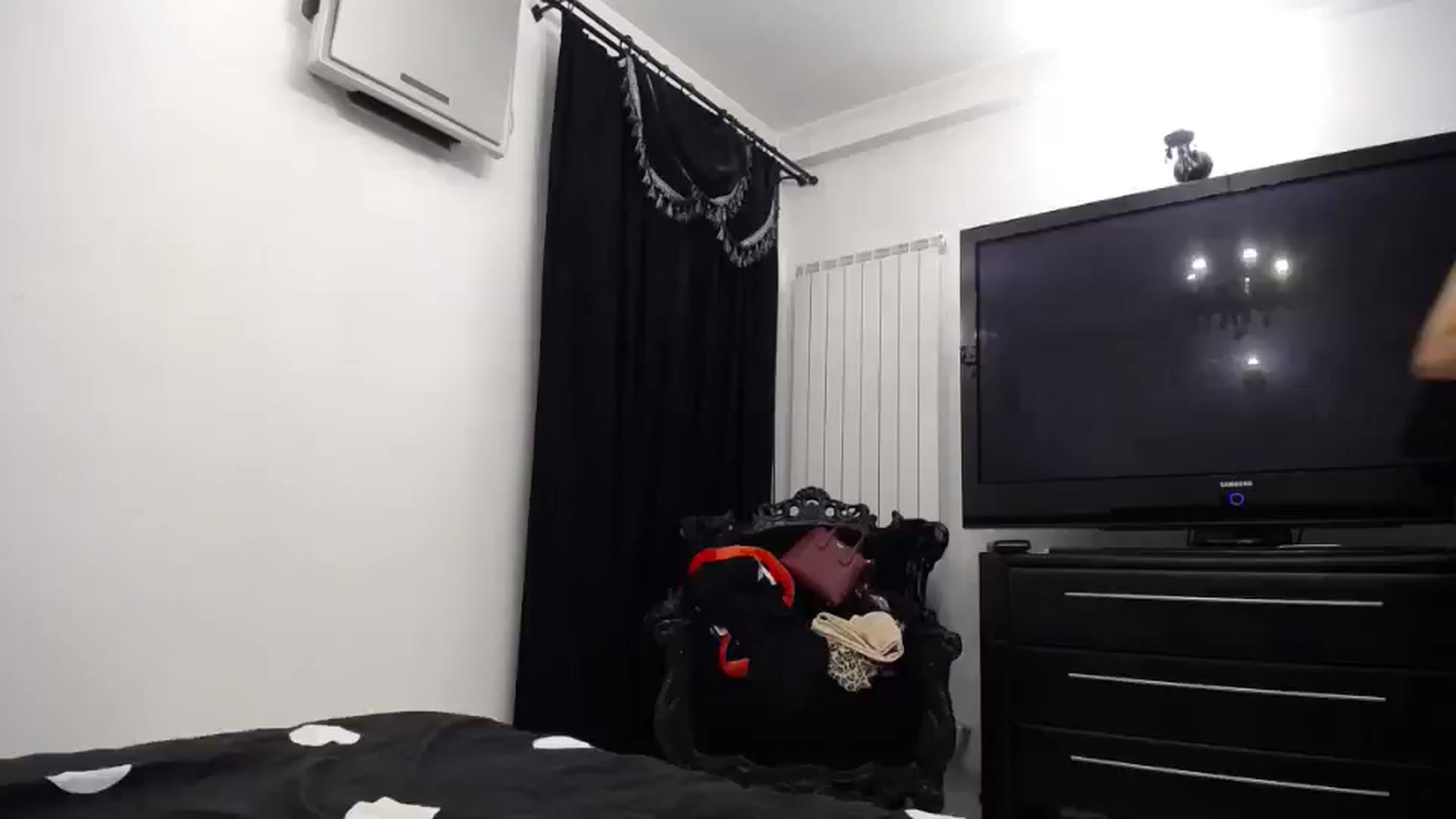Gallery image thumbnail from Klarita_'s myfreecams stream on, 06/17/2024, 21:01 image 1 of 20