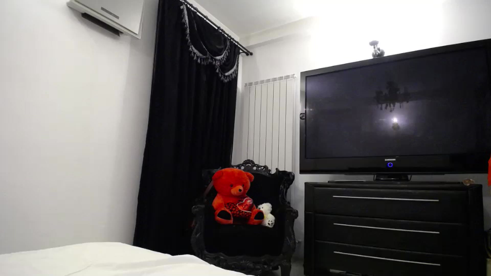Gallery image thumbnail from Klarita_'s myfreecams stream on, 06/18/2024, 21:22 image 9 of 20