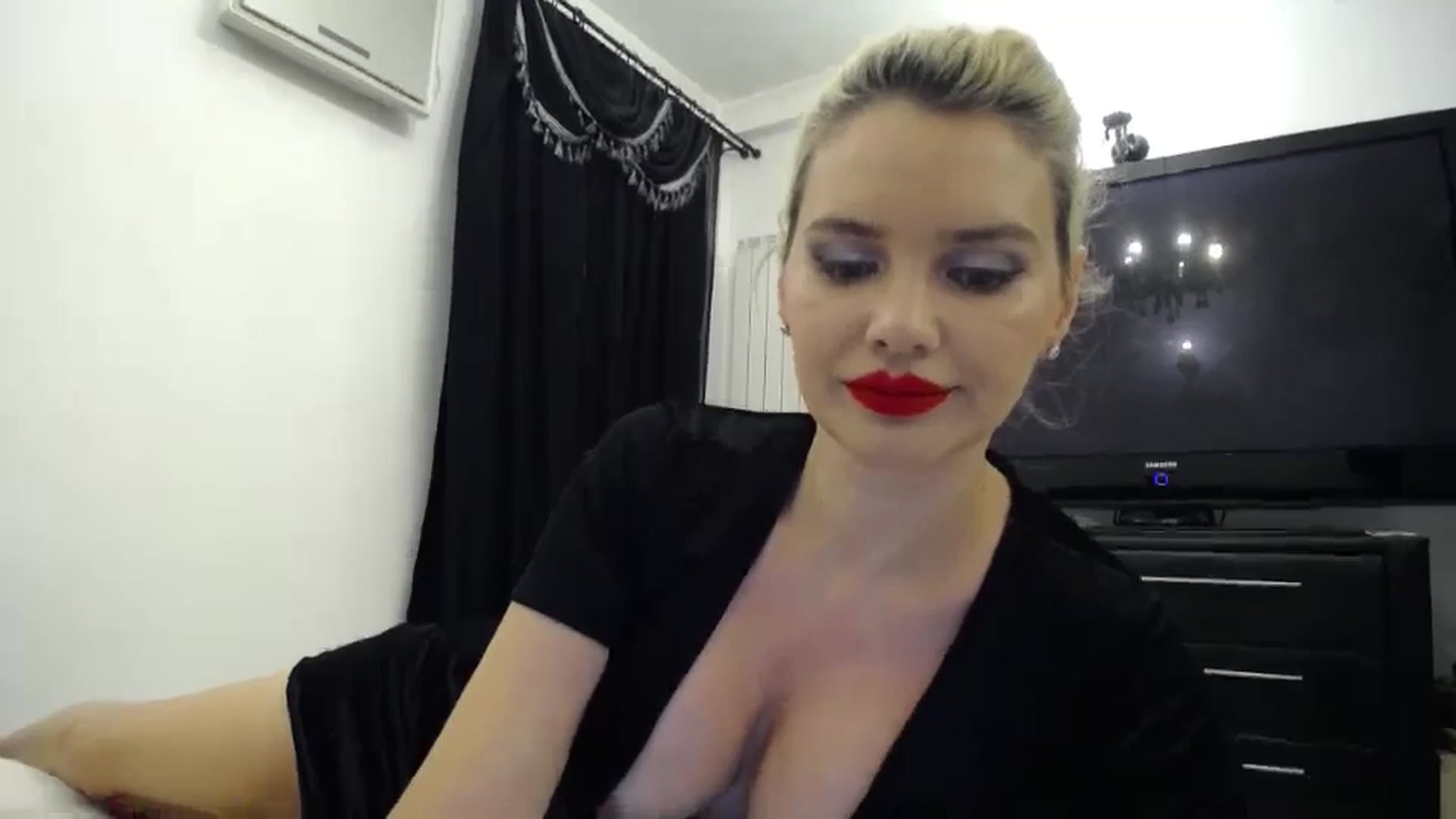 Gallery image thumbnail from Klarita_'s myfreecams stream on, 06/19/2024, 21:36 image 2 of 20