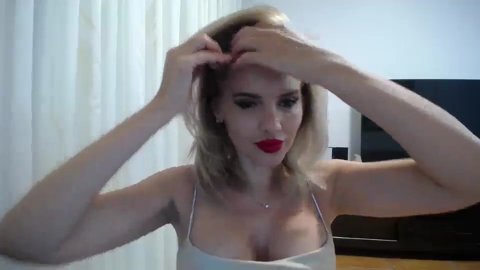 Gallery image thumbnail from Klarita_'s myfreecams stream on, 06/27/2024, 20:39 image 2 of 20