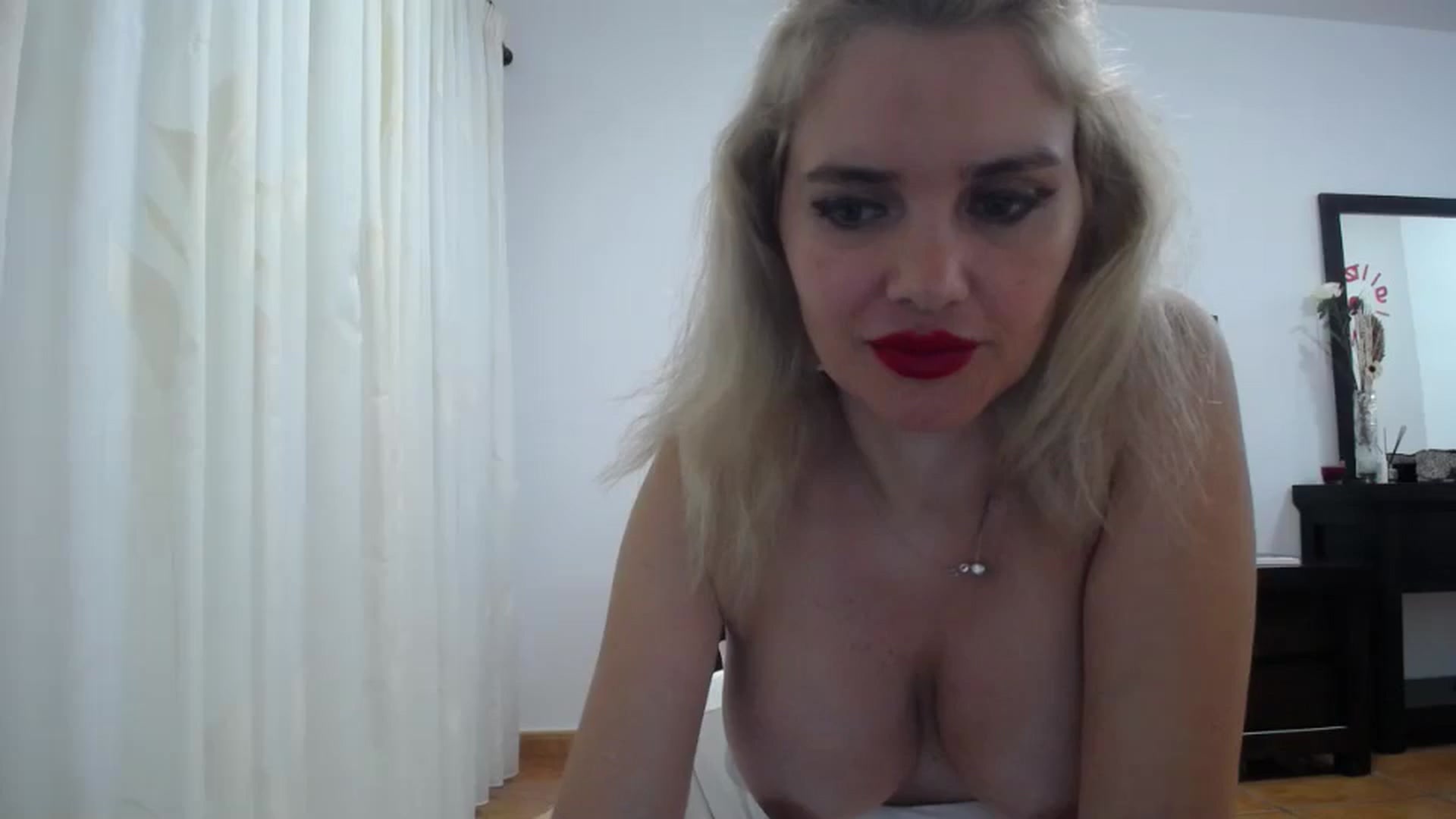 Gallery image thumbnail from Klarita_'s myfreecams stream on, 07/01/2024, 20:51 image 17 of 20