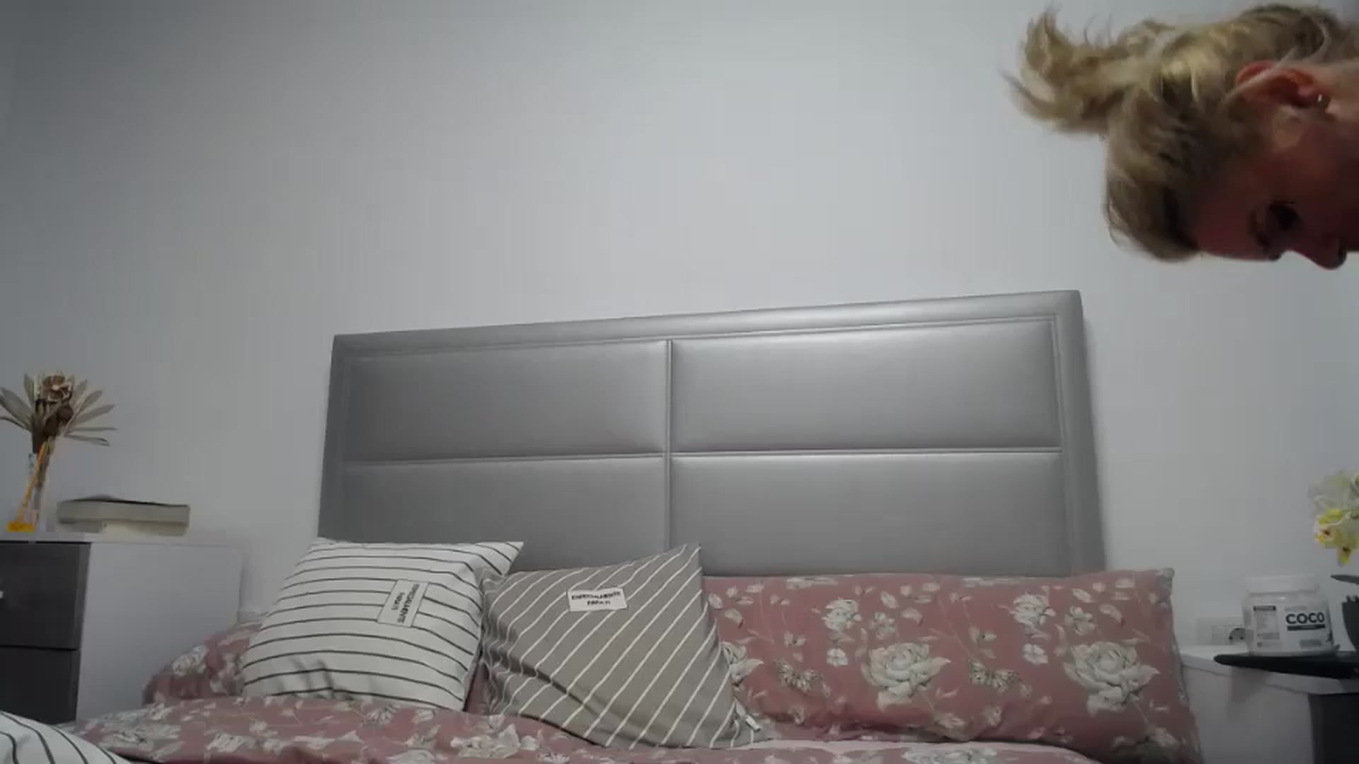 Gallery image thumbnail from Klarita_'s myfreecams stream on, 07/04/2024, 22:00 image 17 of 20