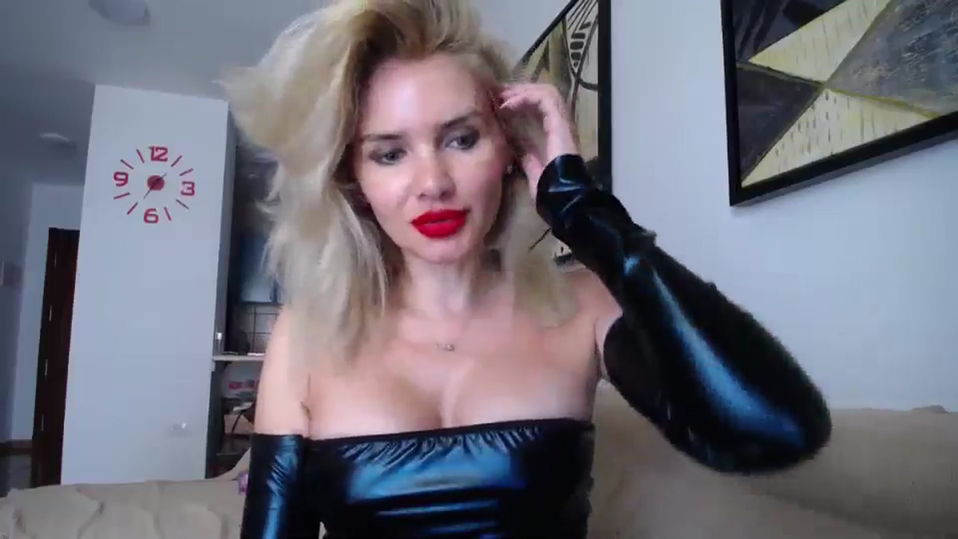 Gallery image thumbnail from Klarita_'s myfreecams stream on, 07/05/2024, 14:29 image 2 of 20