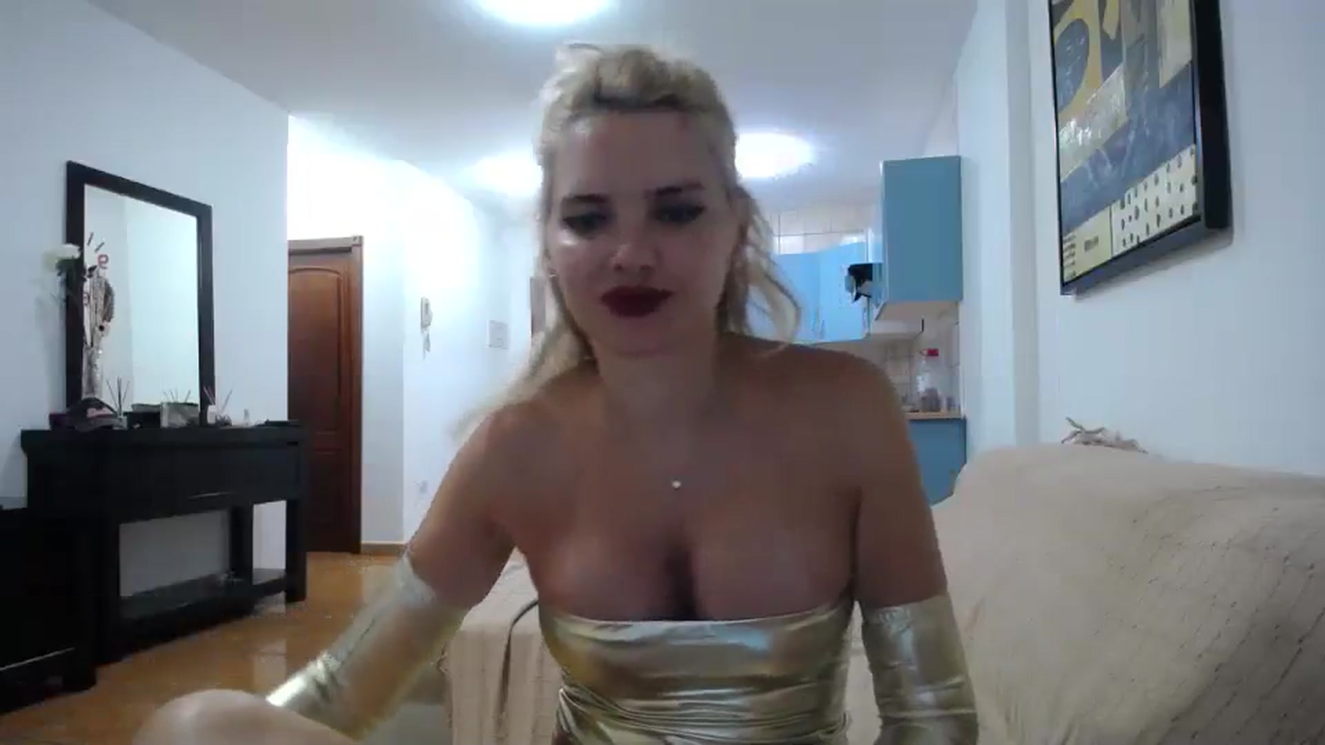 Gallery image thumbnail from Klarita_'s myfreecams stream on, 07/10/2024, 21:08 image 14 of 20