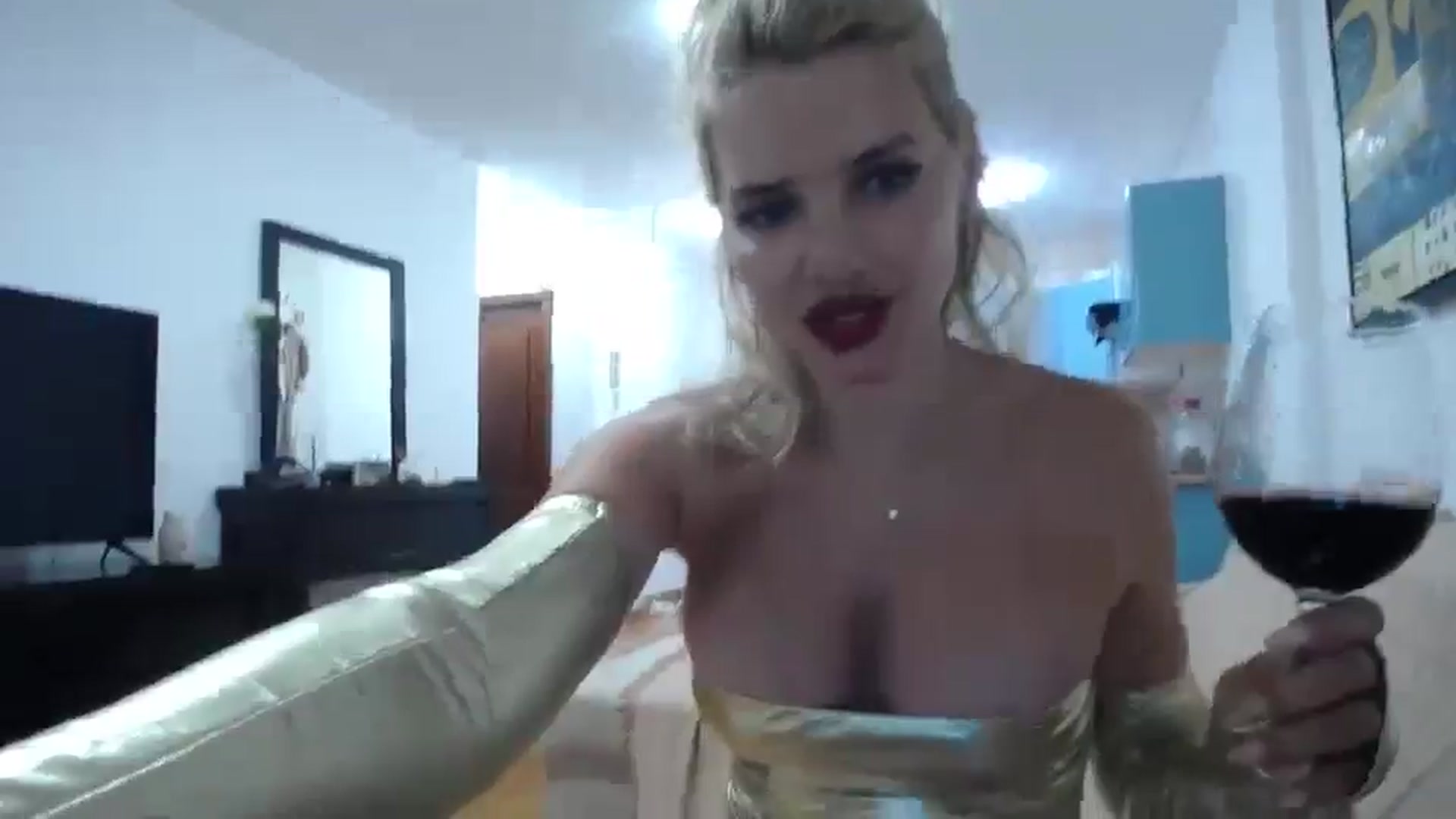 Gallery image thumbnail from Klarita_'s myfreecams stream on, 07/10/2024, 21:08 image 7 of 20
