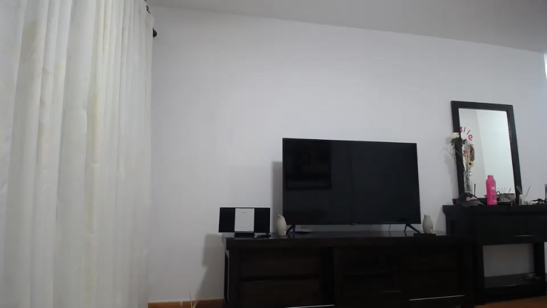 Gallery image thumbnail from Klarita_'s myfreecams stream on, 07/11/2024, 21:09 image 8 of 20