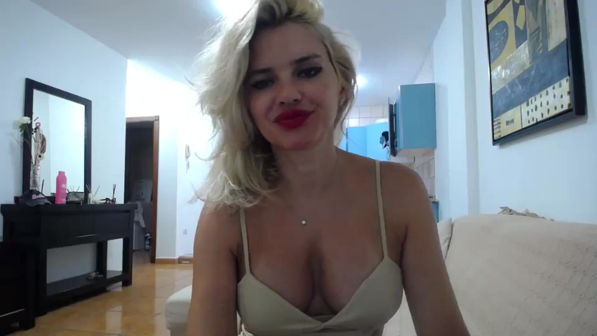 Gallery image thumbnail from Klarita_'s myfreecams stream on, 07/11/2024, 21:09 image 10 of 20