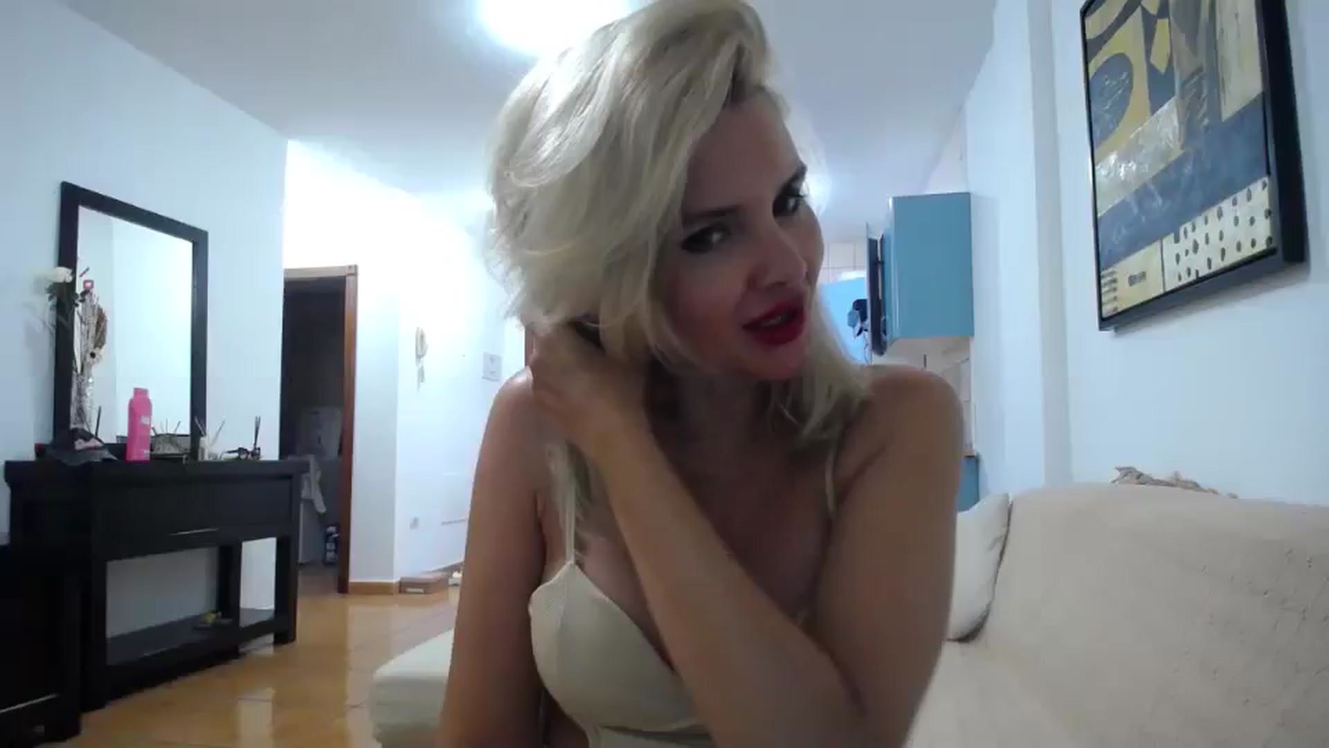Gallery image thumbnail from Klarita_'s myfreecams stream on, 07/11/2024, 21:09 image 13 of 20