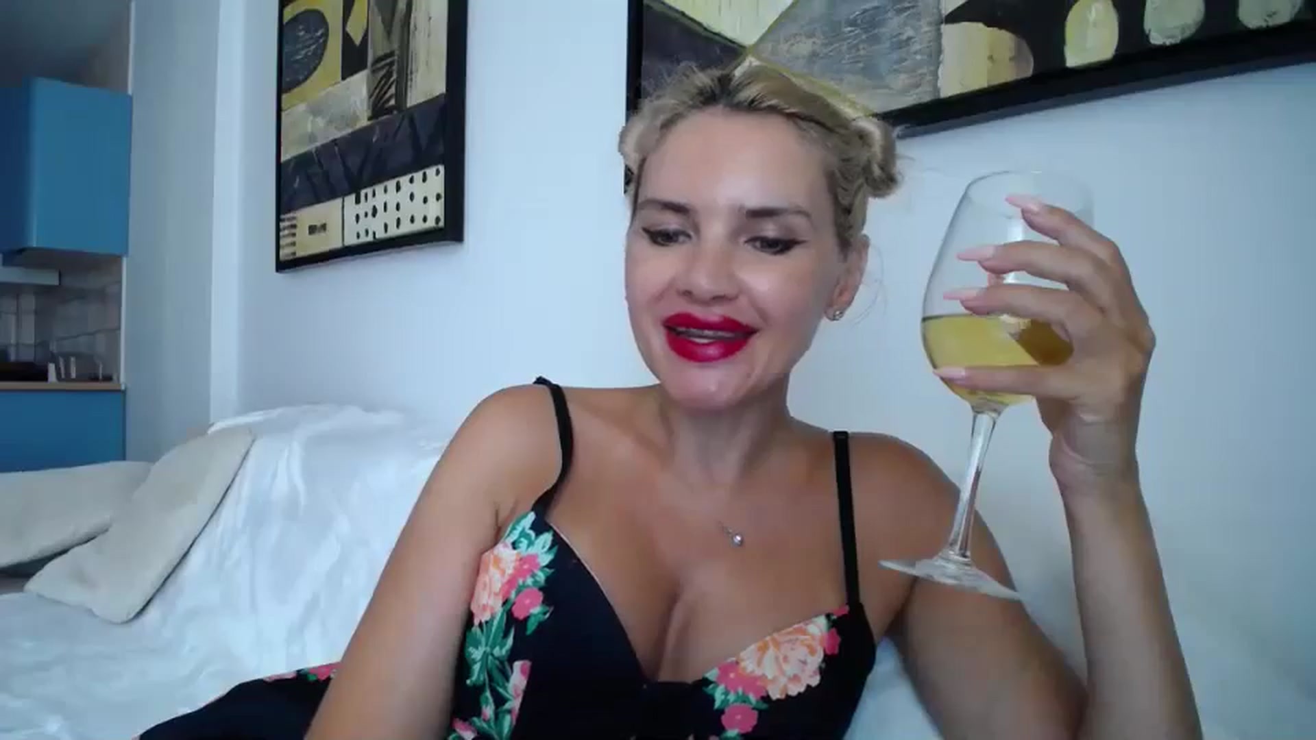 Gallery image thumbnail from Klarita_'s myfreecams stream on, 07/19/2024, 14:41 image 7 of 20