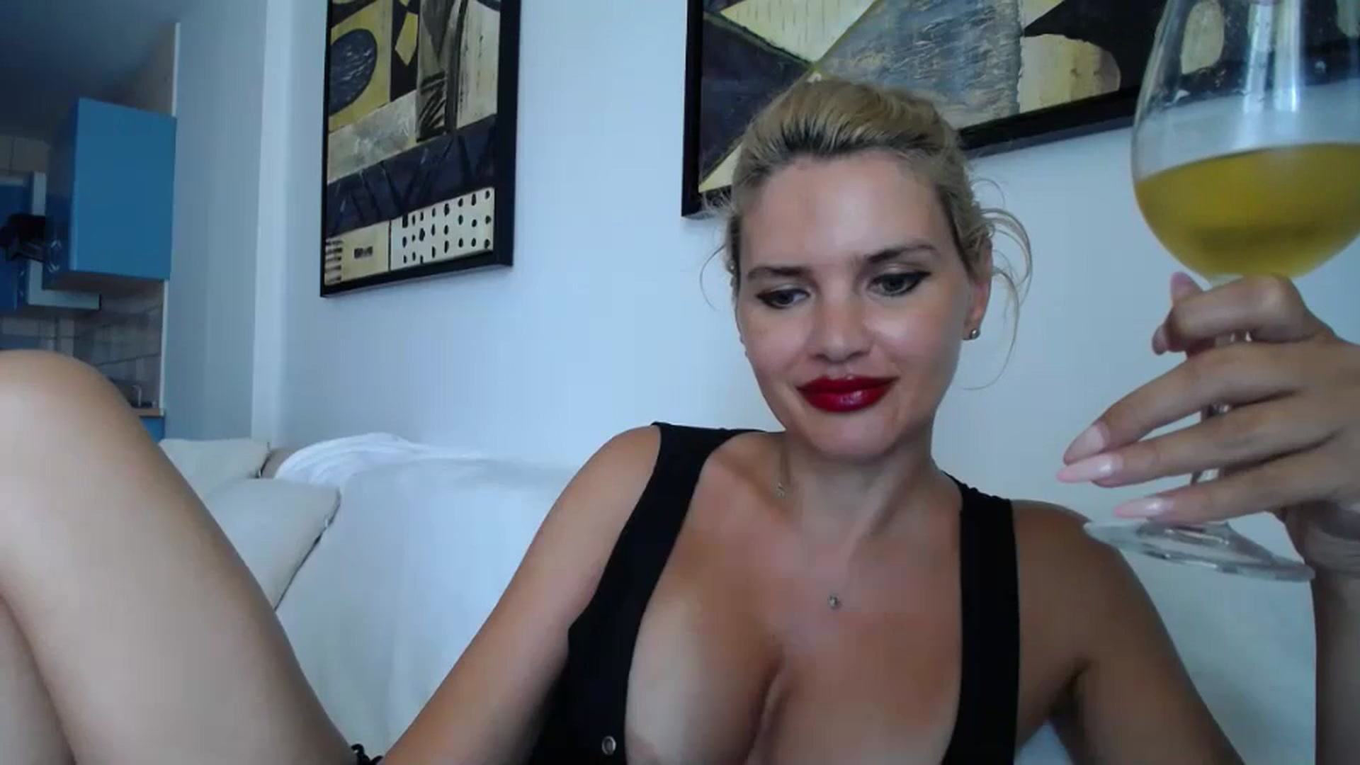 Gallery image thumbnail from Klarita_'s myfreecams stream on, 07/20/2024, 14:29 image 14 of 20
