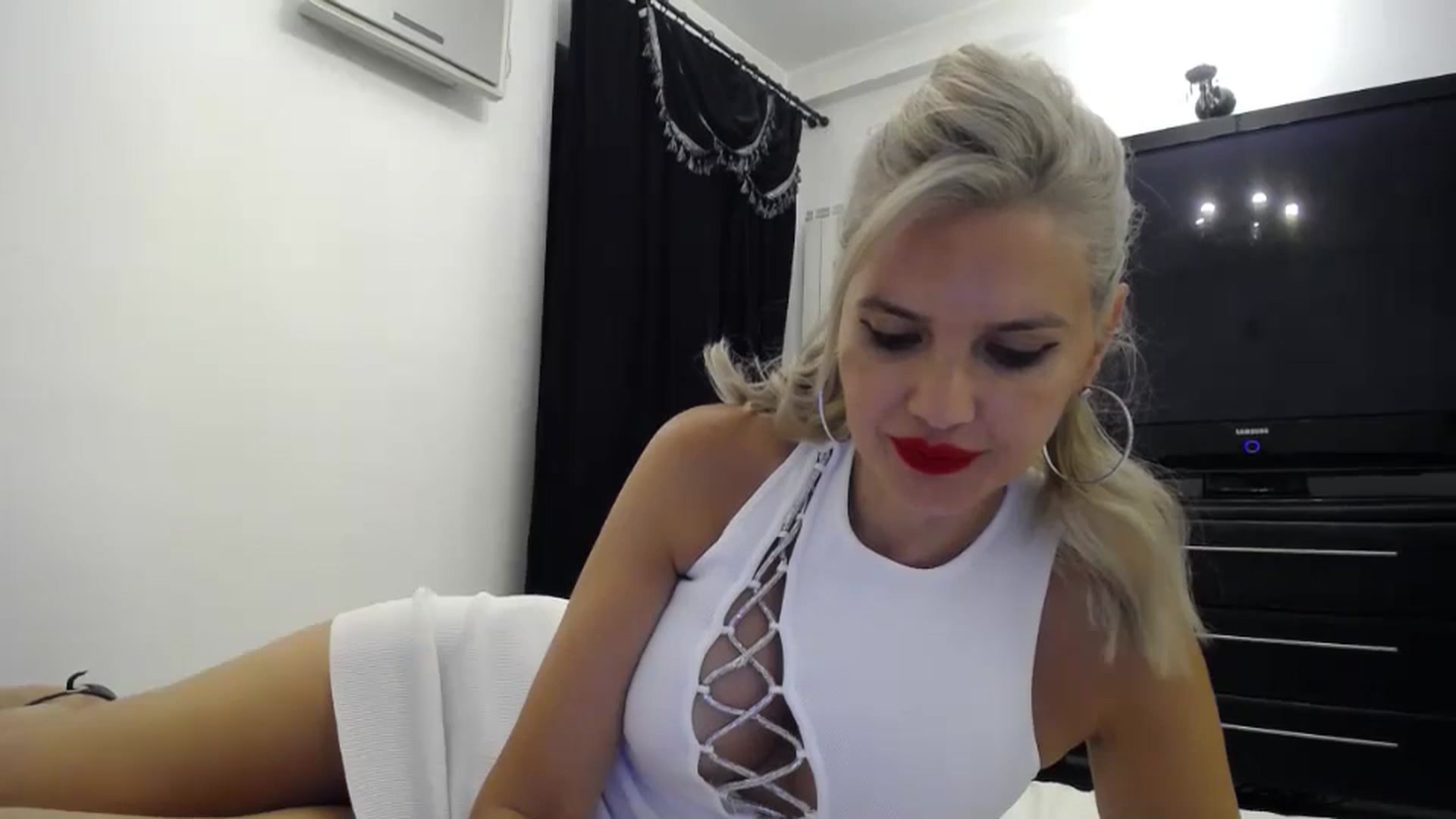 Gallery image thumbnail from Klarita_'s myfreecams stream on, 07/31/2024, 21:31 image 12 of 20