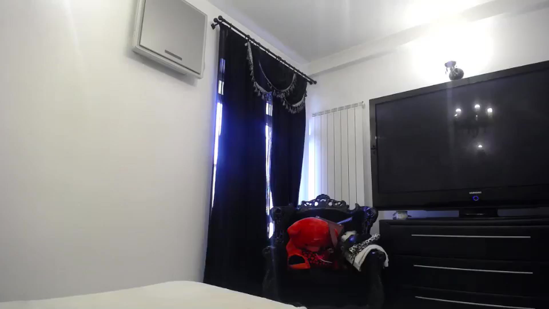 Gallery image thumbnail from Klarita_'s myfreecams stream on, 08/03/2024, 13:34 image 6 of 20