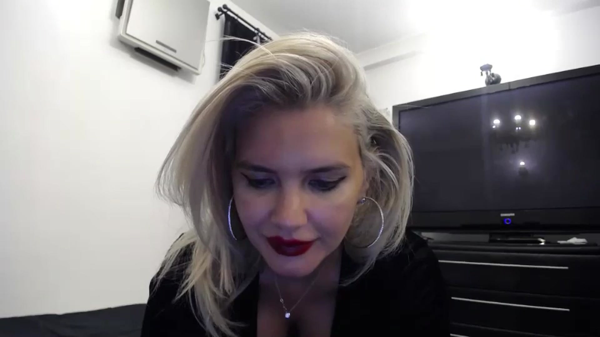 Gallery image thumbnail from Klarita_'s myfreecams stream on, 08/05/2024, 21:07 image 12 of 20