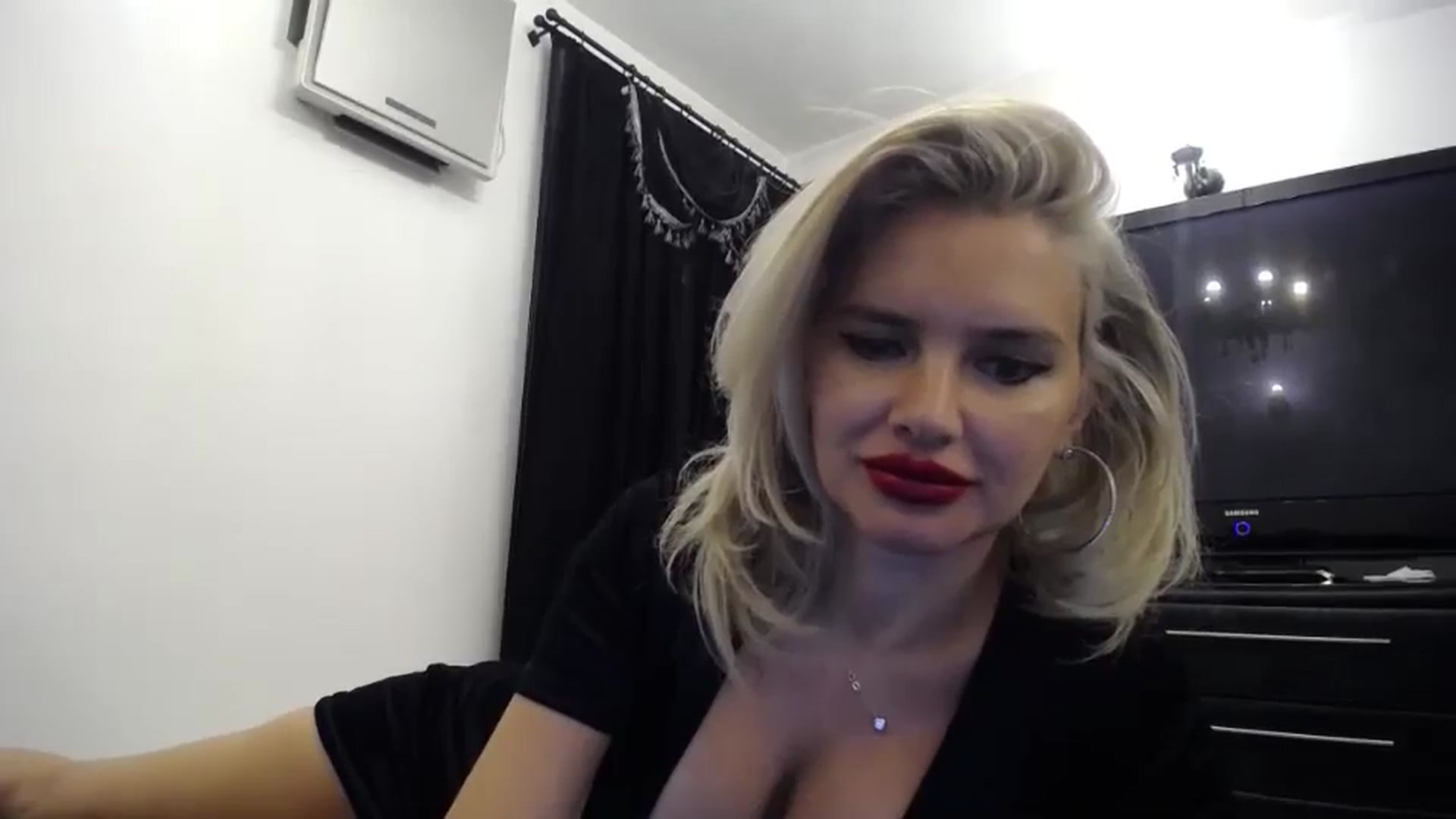 Gallery image thumbnail from Klarita_'s myfreecams stream on, 08/05/2024, 21:07 image 13 of 20