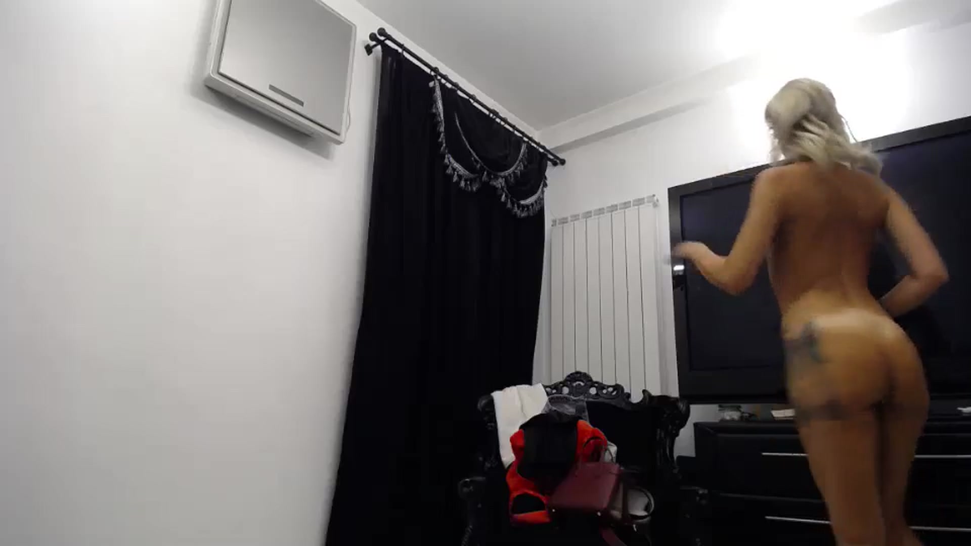 Gallery image thumbnail from Klarita_'s myfreecams stream on, 08/07/2024, 22:36 image 9 of 20
