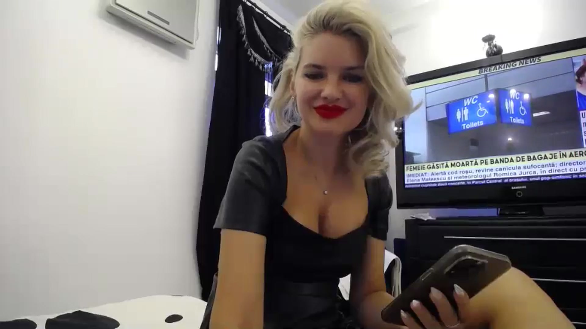 Gallery image thumbnail from Klarita_'s myfreecams stream on, 08/10/2024, 14:54 image 3 of 20