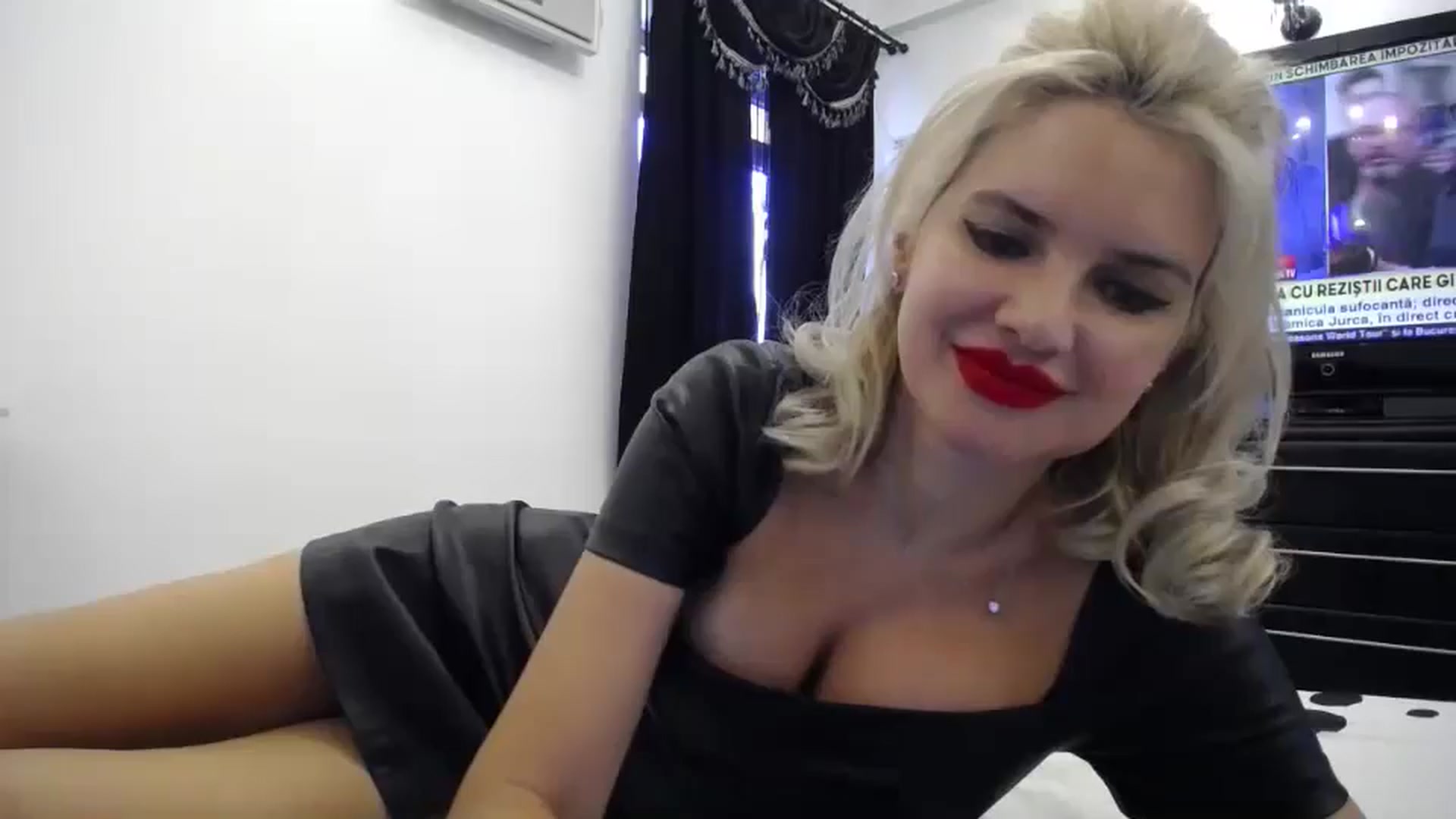 Gallery image thumbnail from Klarita_'s myfreecams stream on, 08/10/2024, 14:54 image 1 of 20