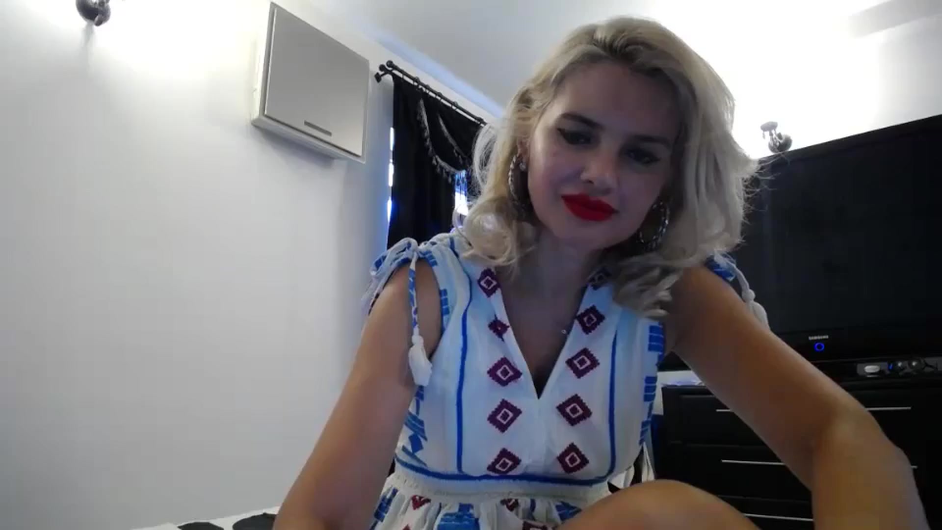 Gallery image thumbnail from Klarita_'s myfreecams stream on, 08/11/2024, 14:59 image 1 of 20