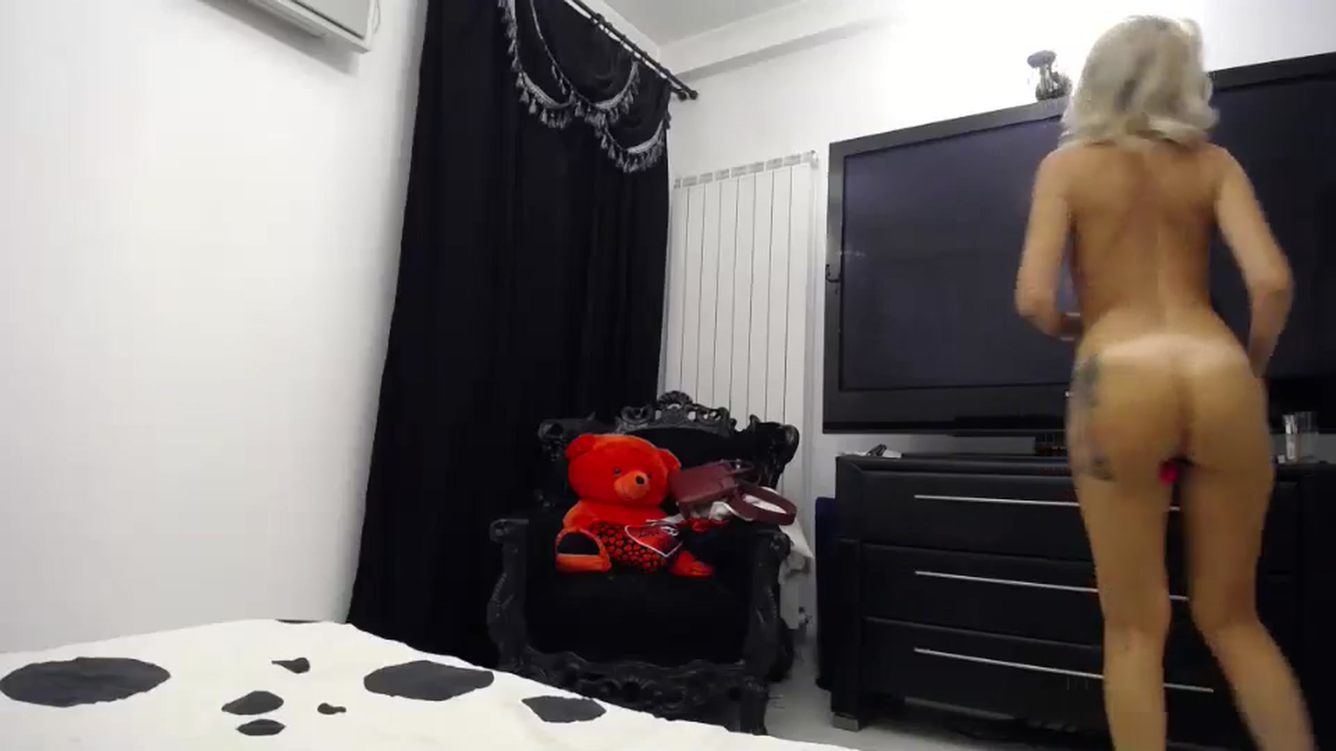 Gallery image thumbnail from Klarita_'s myfreecams stream on, 08/13/2024, 22:49 image 9 of 20