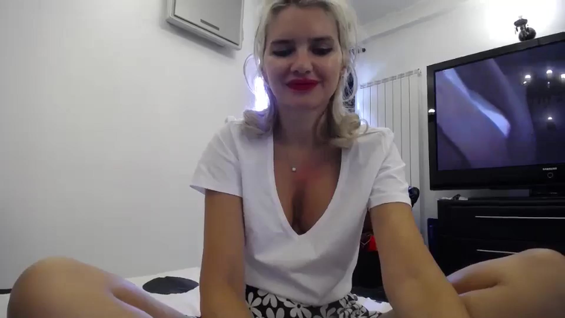Gallery image thumbnail from Klarita_'s myfreecams stream on, 08/16/2024, 14:15 image 13 of 20
