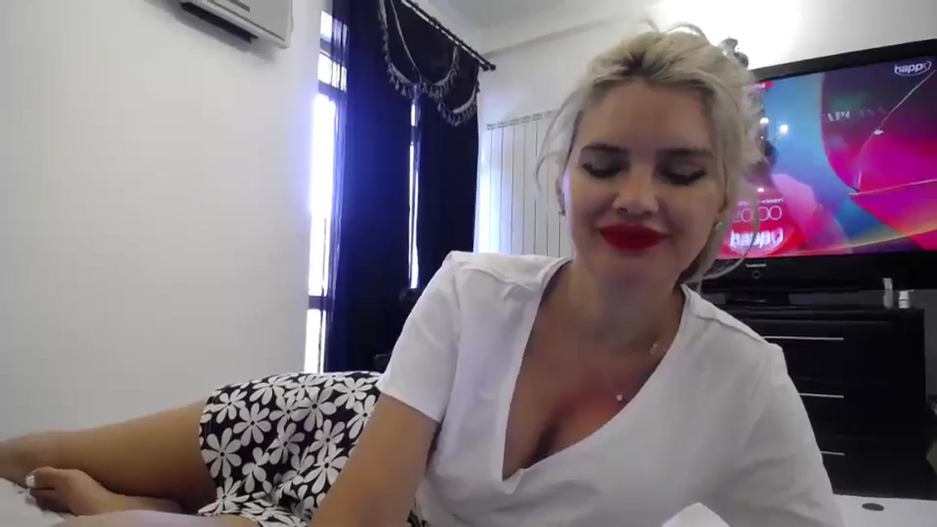 Gallery image thumbnail from Klarita_'s myfreecams stream on, 08/16/2024, 14:15 image 8 of 20