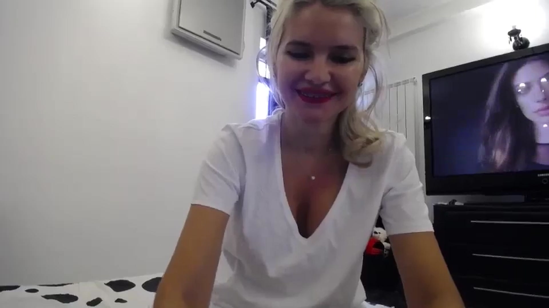Gallery image thumbnail from Klarita_'s myfreecams stream on, 08/16/2024, 14:15 image 15 of 20