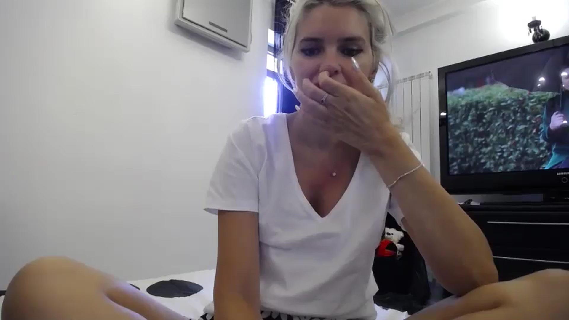 Gallery image thumbnail from Klarita_'s myfreecams stream on, 08/16/2024, 14:15 image 14 of 20
