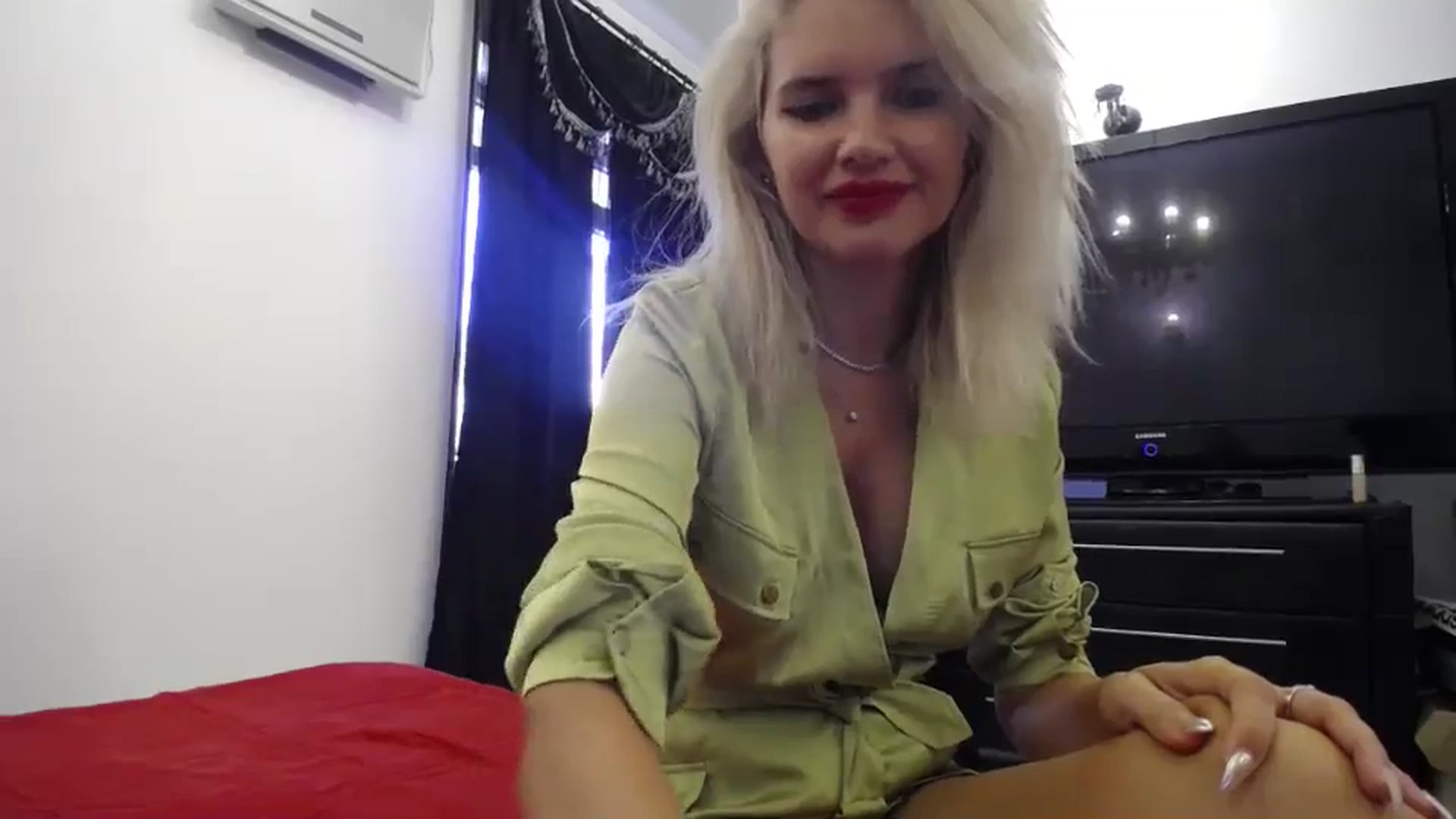 Gallery image thumbnail from Klarita_'s myfreecams stream on, 08/18/2024, 14:12 image 9 of 20