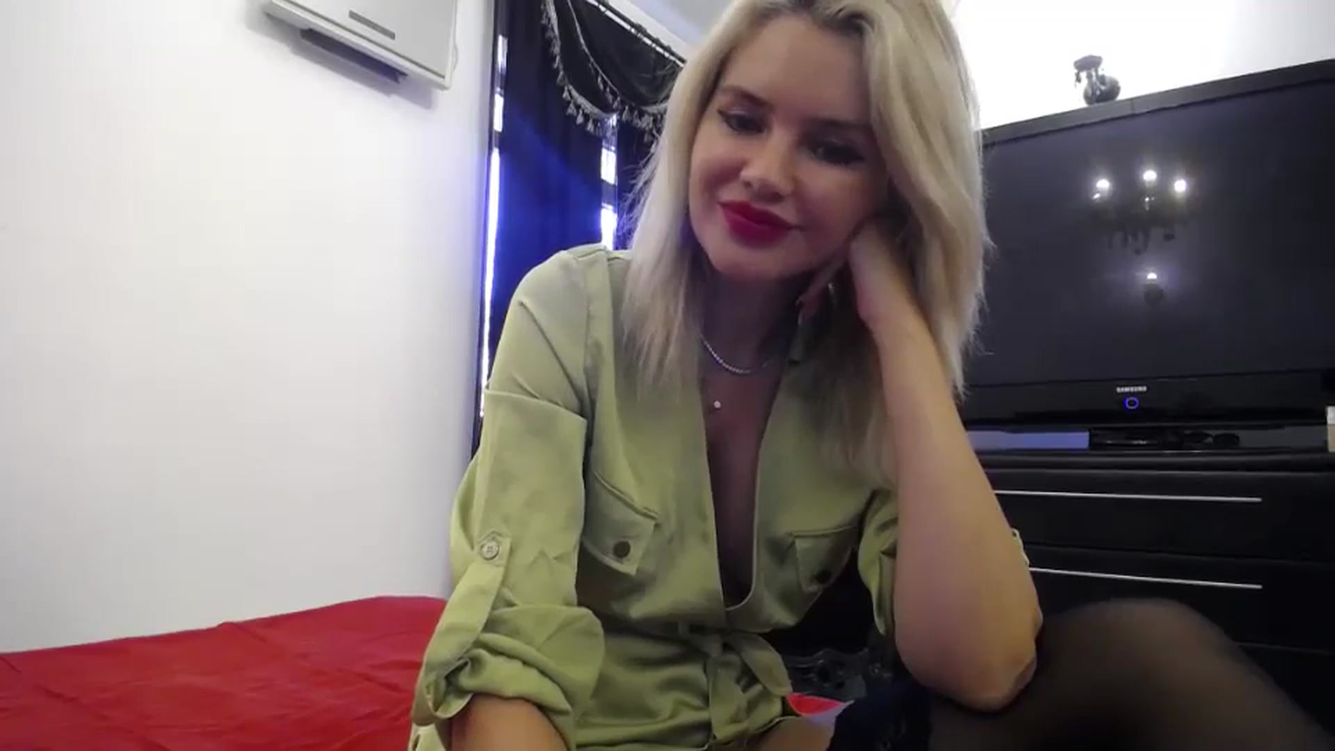 Gallery image thumbnail from Klarita_'s myfreecams stream on, 08/18/2024, 14:12 image 12 of 20