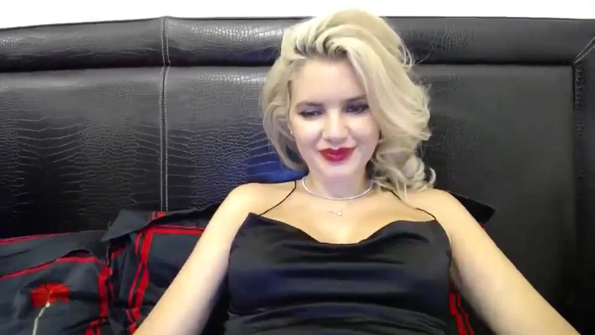 Gallery image thumbnail from Klarita_'s myfreecams stream on, 08/27/2024, 21:39 image 19 of 20