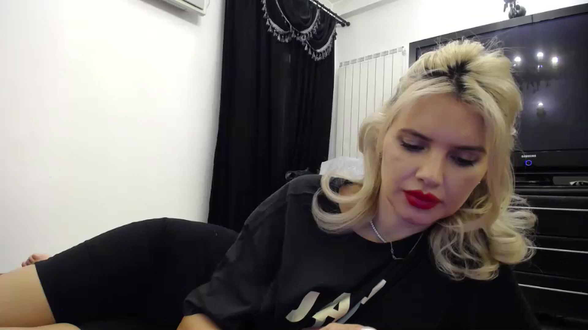 Gallery image thumbnail from Klarita_'s myfreecams stream on, 08/28/2024, 21:52 image 13 of 20