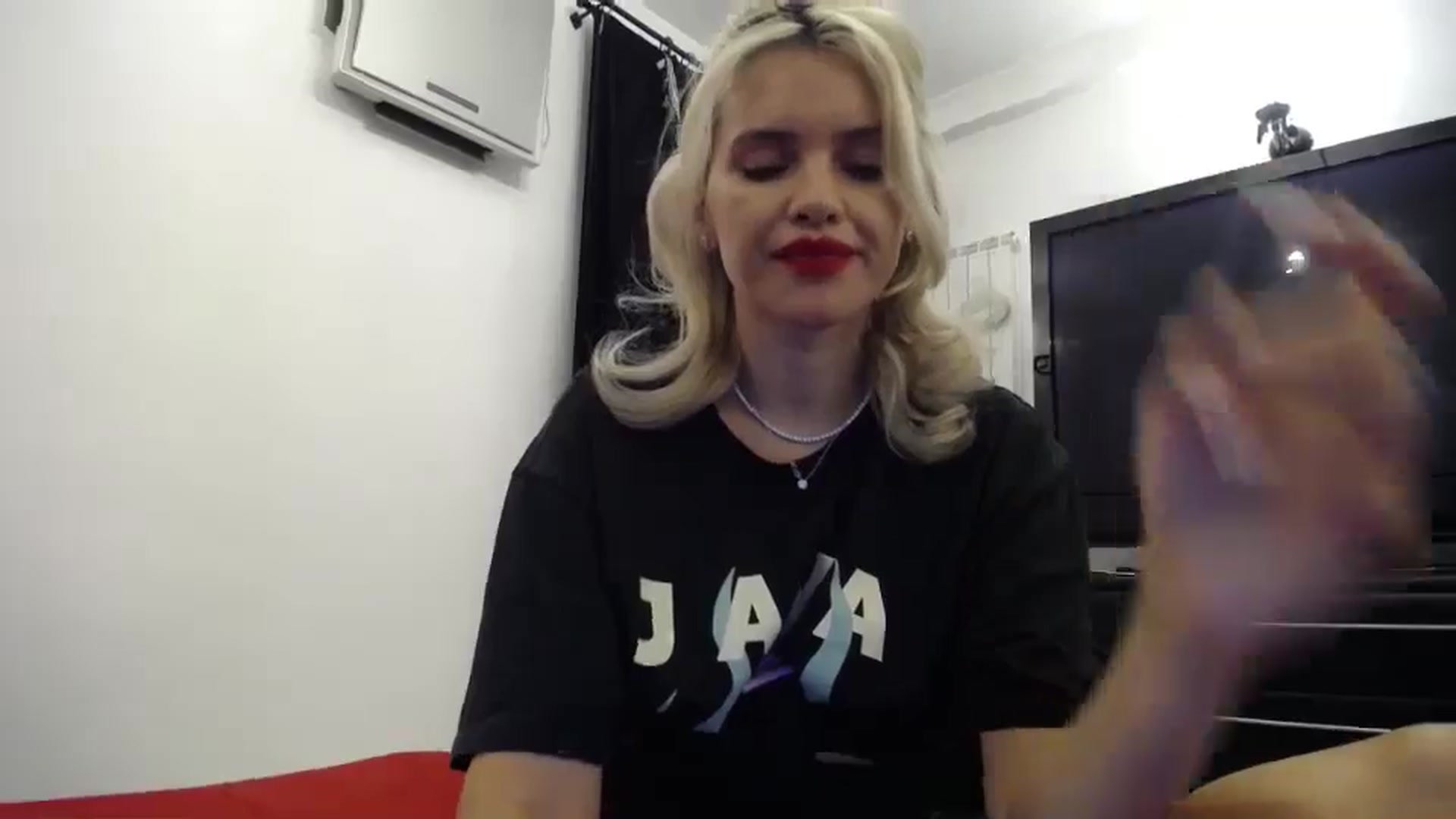 Gallery image thumbnail from Klarita_'s myfreecams stream on, 08/28/2024, 21:52 image 9 of 20