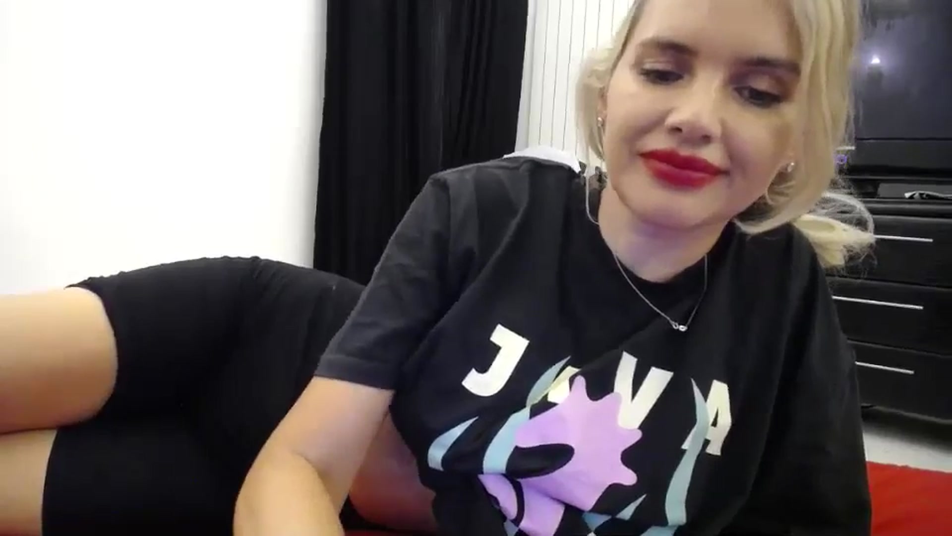 Gallery image thumbnail from Klarita_'s myfreecams stream on, 08/28/2024, 21:52 image 16 of 20