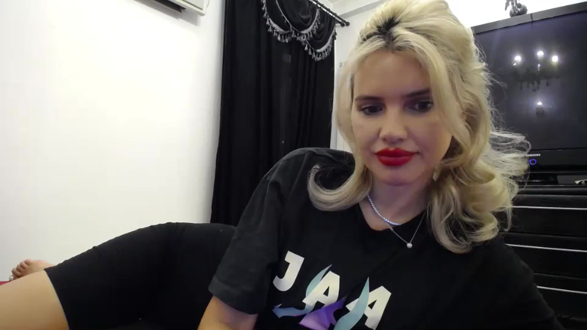 Gallery image thumbnail from Klarita_'s myfreecams stream on, 08/28/2024, 21:52 image 11 of 20