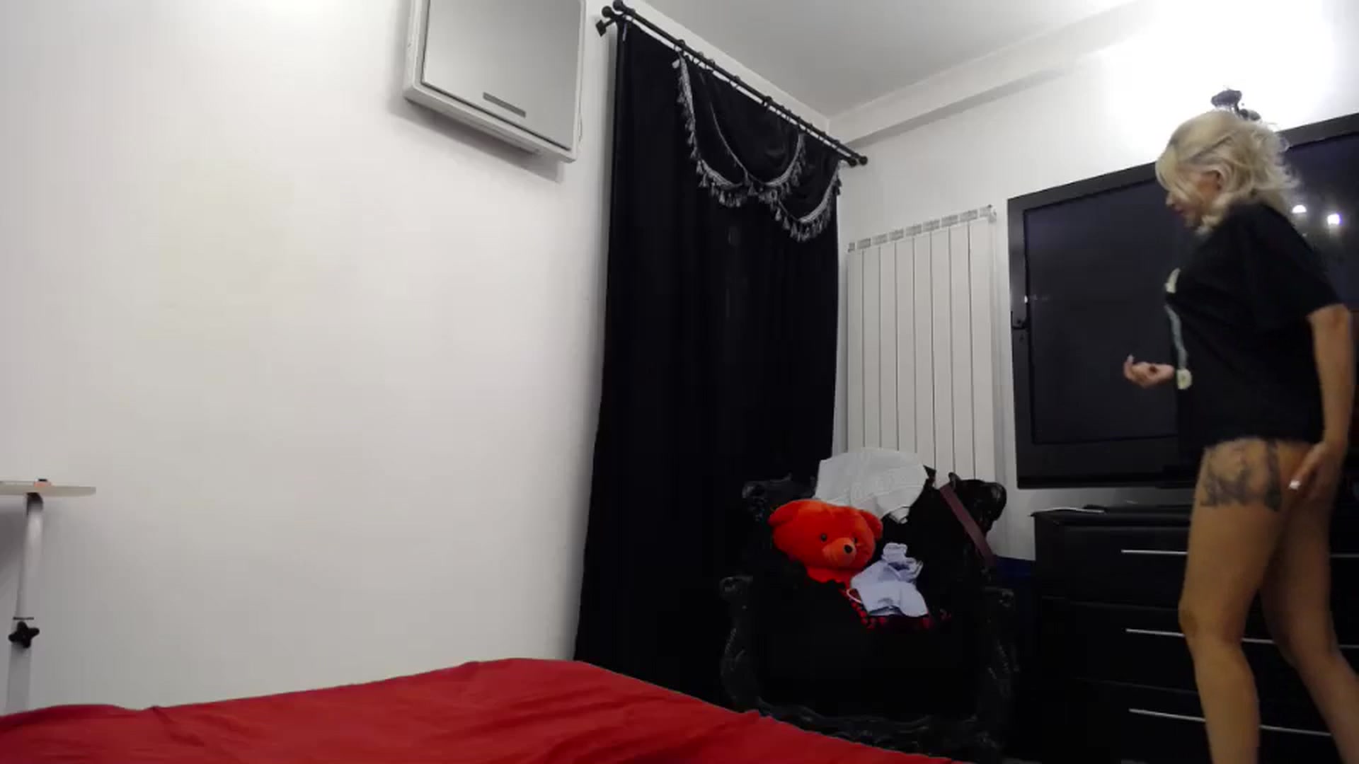 Gallery image thumbnail from Klarita_'s myfreecams stream on, 08/28/2024, 22:39 image 10 of 20